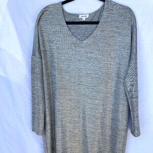 Beautiful silver Tildon shirt for the holidays. Size med